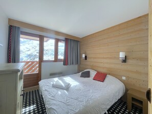 2 bedrooms, free WiFi, bed sheets - (AC.116) Superb T4 8/9 pers facing south (Les Menuires)