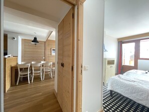 2 bedrooms, free WiFi, bed sheets - (AC.116) Superb T4 8/9 pers facing south (Les Menuires)
