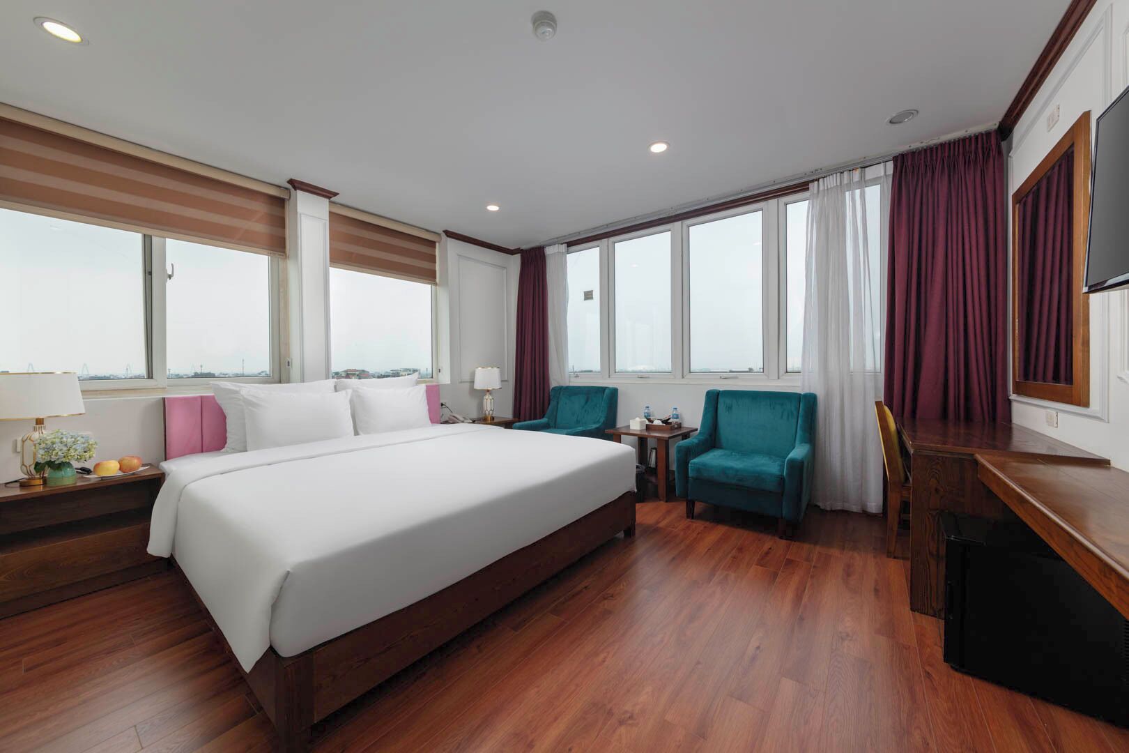Junior Double Room, 1 King Bed, City View | Premium bedding, down duvets, pillow-top beds, minibar