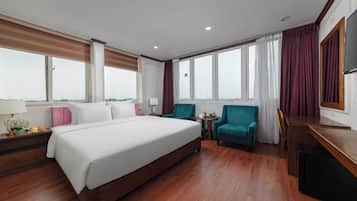 Junior Double Room, 1 King Bed, City View | Premium bedding, down duvets, pillow-top beds, minibar