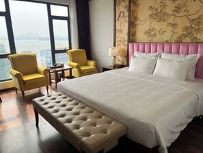 Ropa de cama de alta calidad, edredón, camas con pillow-top y minibar 