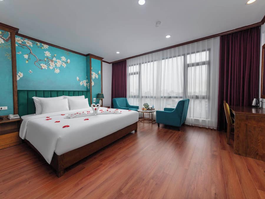 Executive Double Room, 1 King Bed, Lakeside | Premium bedding, down comforters, pillowtop beds, minibar