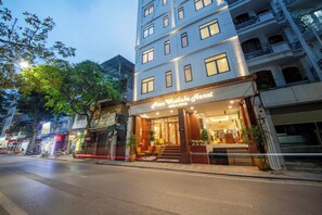 Mặt tiền nơi lưu trú