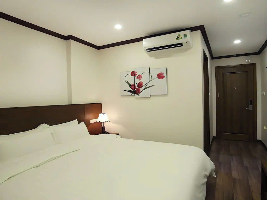 Tallelokero huoneessa, työpöytä