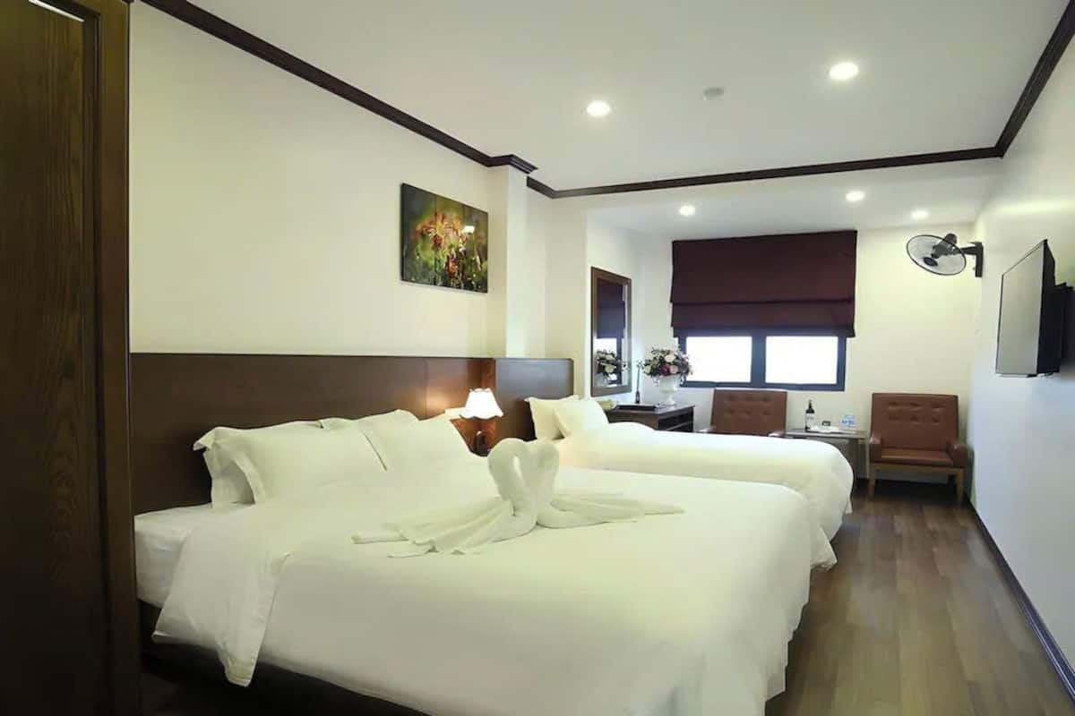 Tallelokero huoneessa, työpöytä