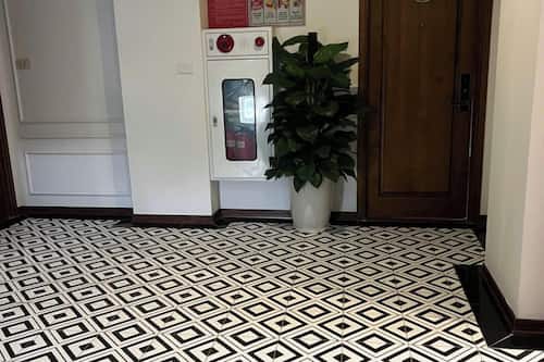 Télévision à écran plat de 43 pouces avec chaînes par câble