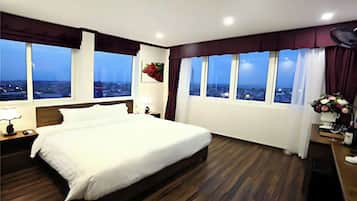 Junior Double Room, 1 King Bed, City View | Premium bedding, down duvets, pillow-top beds, minibar