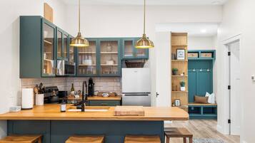Micro-ondes, four, plaque de cuisson, lave-vaisselle