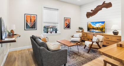 Fully Updated 2 Bedroom Apartment - In Downtown and Steps from Green Lake
