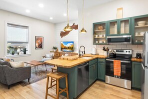 Mikroaaltouuni, uuni, liesi, astianpesukone