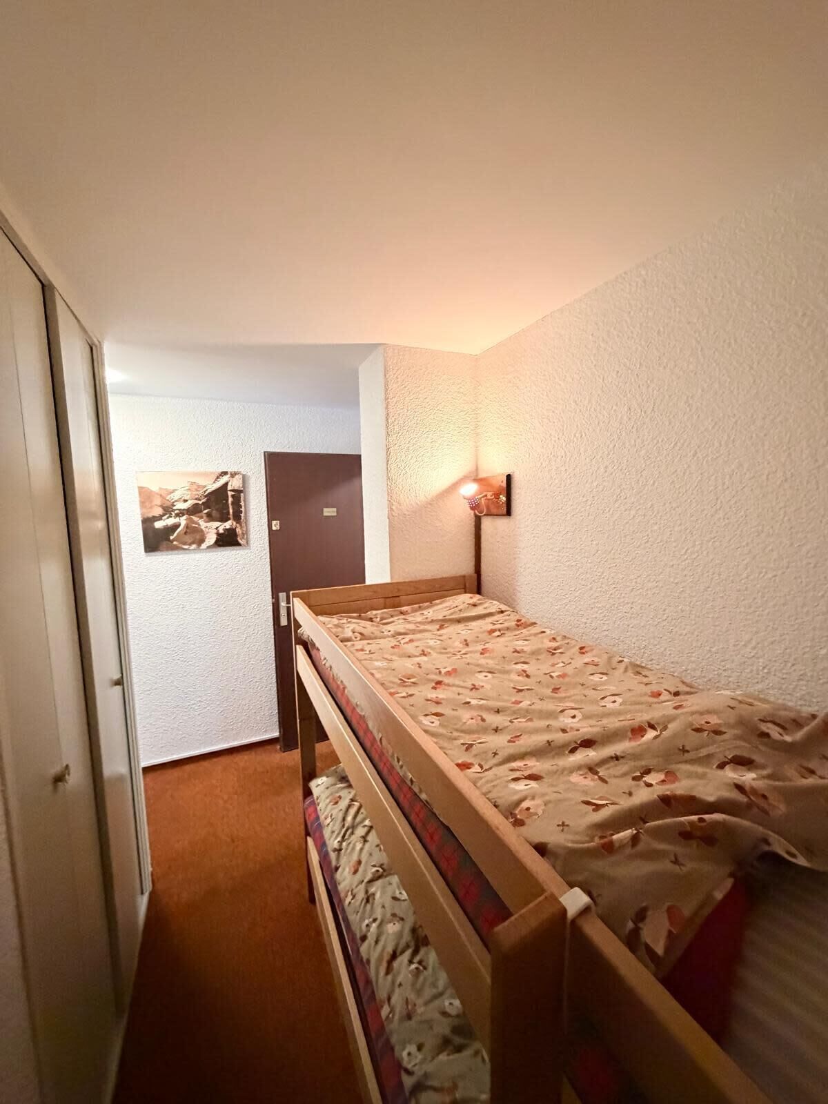 1 camera, ferro/asse da stiro