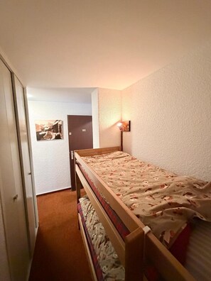 1 sovrum och strykjärn/strykbräda