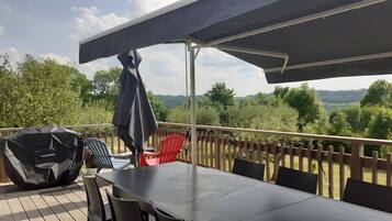 تناول الطعام بالخارج