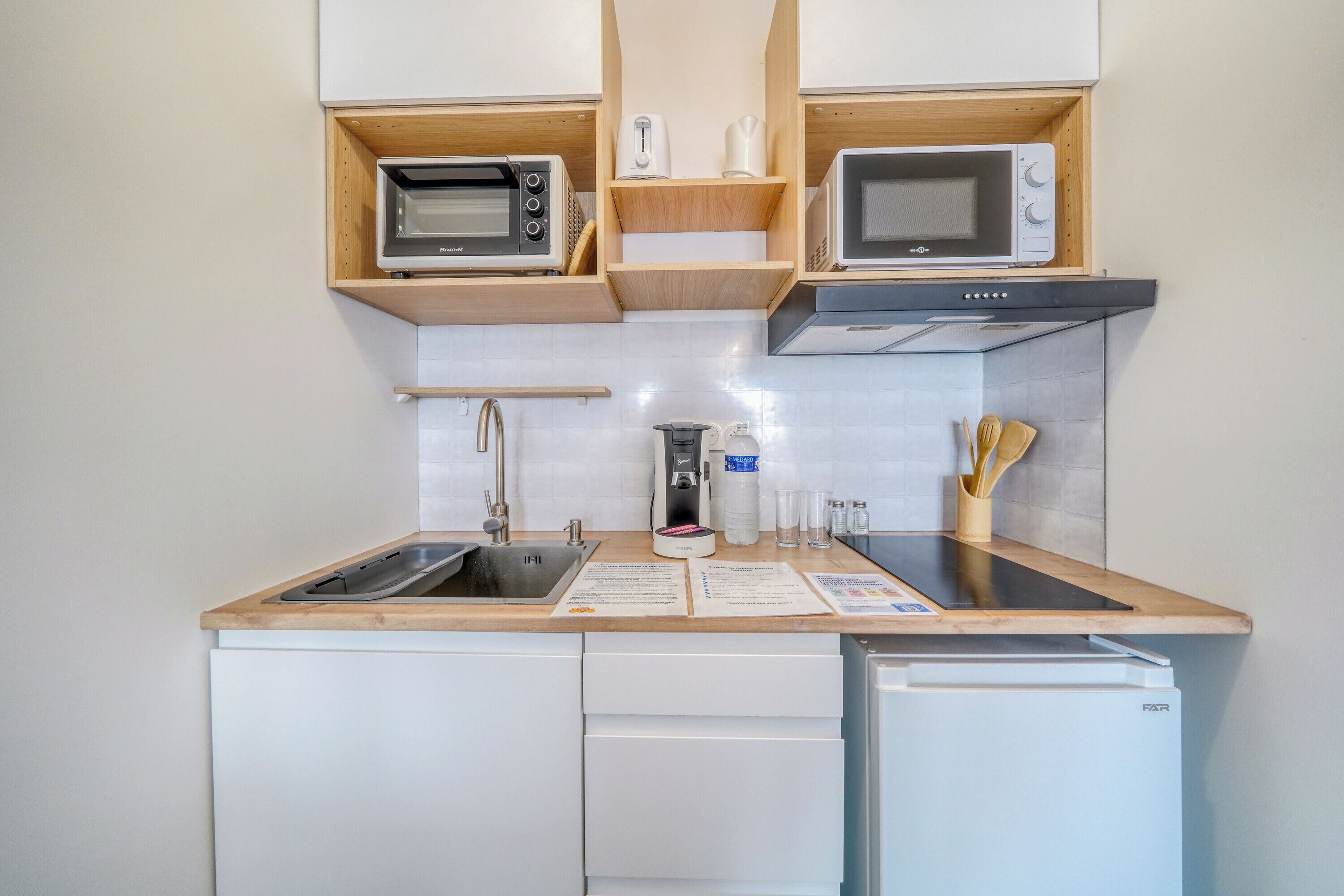 Fridge, microwave, oven, coffee/tea maker