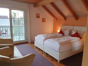 コンフォート アパートメント 2 ベッドルーム バルコニー マウンテンビュー | 防音設備、アイロン / アイロン台、WiFi (無料)