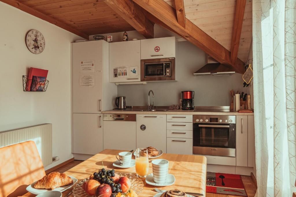 Appartement Confort, 2 chambres, balcon, vue montagne | Cuisine privée | Chaise haute