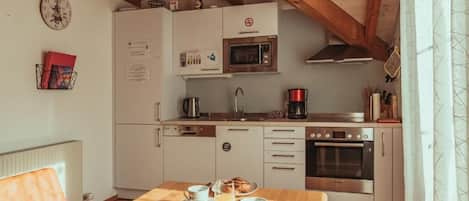 Appartement Confort, 2 chambres, balcon, vue montagne | Cuisine privée | Chaise haute