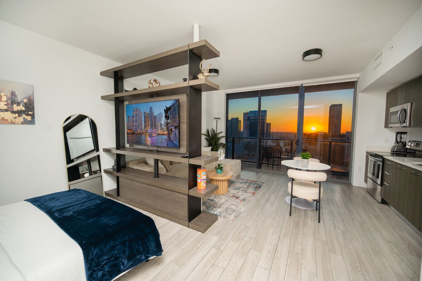 Desk, iron/ironing board, WiFi, bed sheets