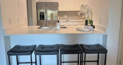 3 bed | 5 min BOA Stadium | Free Parking |500 Mbps