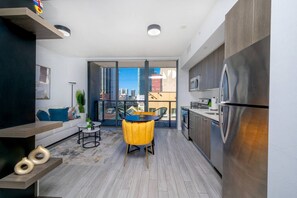 Interior - Brickell Area| Free Parking| Balcony| Rooftop Pool (Miami)