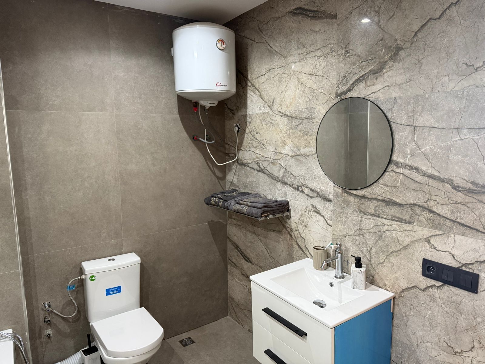 Serviettes fournies, savon, papier toilette