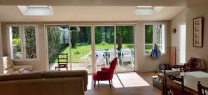 Living area - House 800m from the sea with enclosed garden in the village (Carantec)