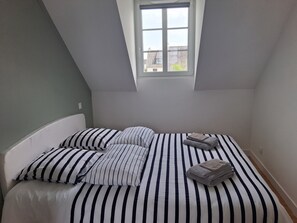 5 Schlafzimmer, Bügeleisen/Bügelbrett, Reisekinderbett, Bettwäsche