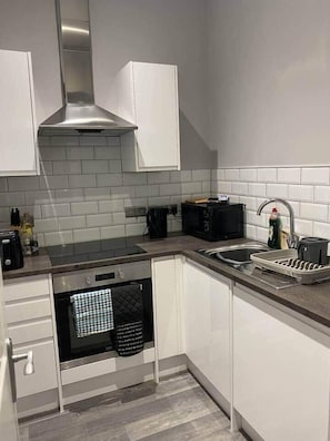 Fridge, microwave, oven, stovetop - Chic Maidstone Getaway (Maidstone)