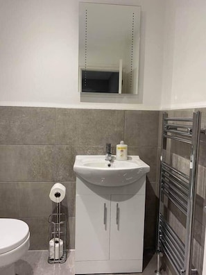 Bathroom - Chic Maidstone Getaway (Maidstone)