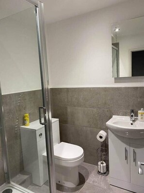 Bathroom - Chic Maidstone Getaway (Maidstone)
