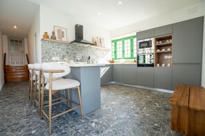 Fridge, microwave, dishwasher, coffee/tea maker