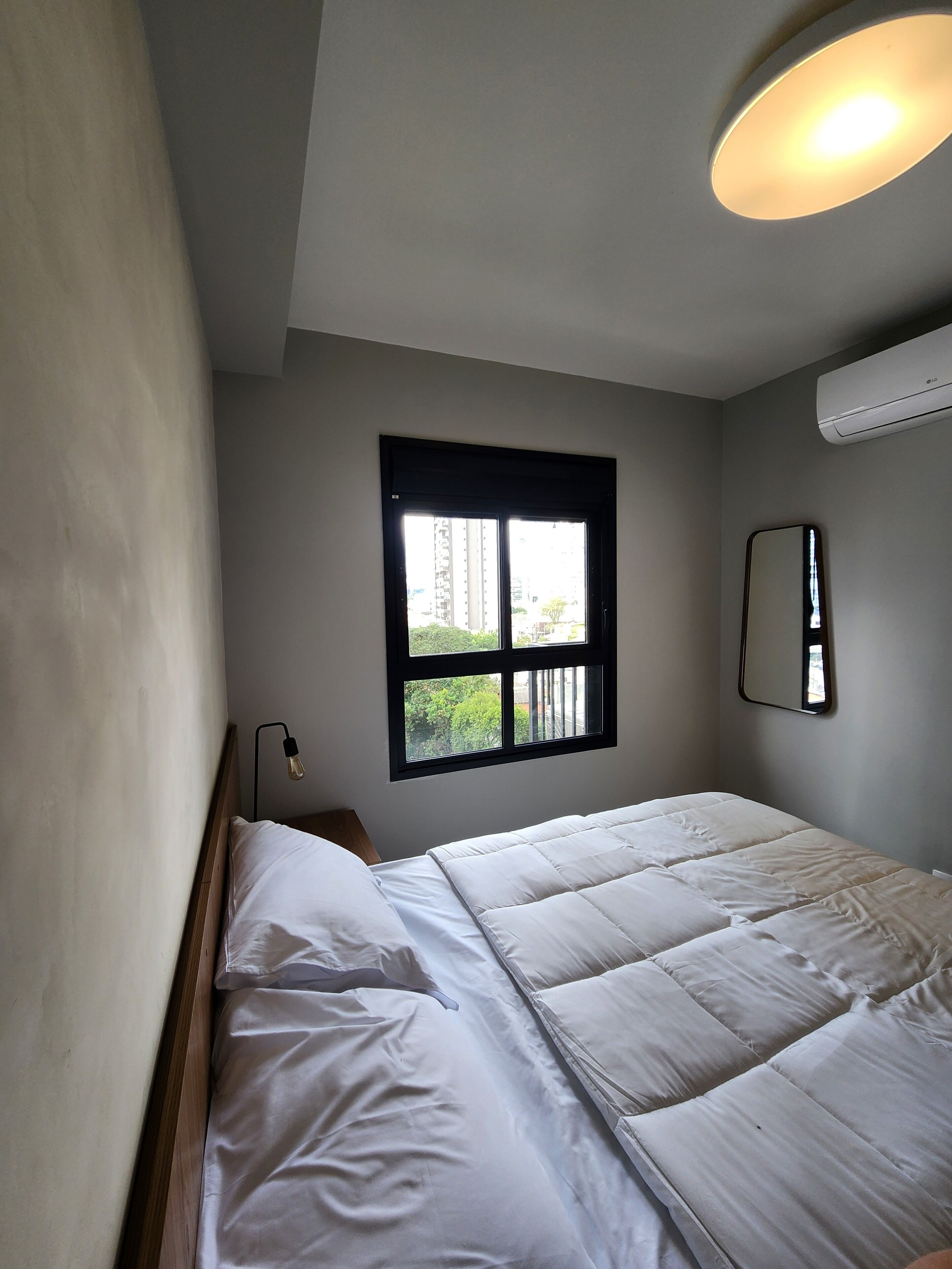 Leilighet – comfort, balkong, byutsikt | Blendingsgardiner, strykejern/-brett og wi-fi (inkludert)