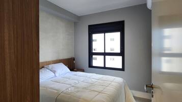 Leilighet – comfort, balkong, byutsikt | Blendingsgardiner, strykejern/-brett og wi-fi (inkludert)