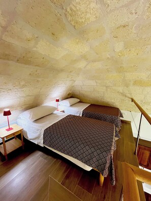 Iron/ironing board, WiFi, bed sheets - Sea of Levant Living Plus (Bari)