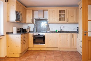 Private kitchen - ღLiboria | Aidling Panorama house with mountain view (Riegsee)
