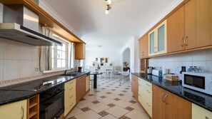 Private kitchen - Villa Brady (Olhos de Água)