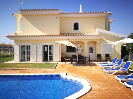 Piscina. Villa Brady