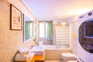 Hair dryer, bidet, towels - Casa al rettifilo con Terrazzo (Naples)