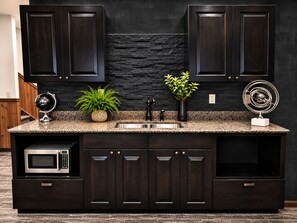 The recreation and game room has a wet bar with second full size fridge, microwave, sink and additional counter space. - SKI IN/OUT @ Lift > Shuffleboard, Hot Tub, Pool Table, PS5, 7 bedrooms (Snowshoe)