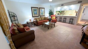 TV - NEW! Renovated  1st Floor  Beach 250ft  Pool (South Padre Island)