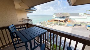 Outdoor dining - NEW! Bayfront w/docks & fish * 3 Patios * Prime Location (South Padre Island)