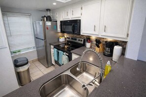 Fridge, microwave, oven, dishwasher - NEW! Bayfront w/docks & fish * 3 Patios * Prime Location (South Padre Island)