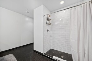 Hair dryer, towels - Modern Downtown Apartment | Pool, Laundry, Valet Parking (Dallas)