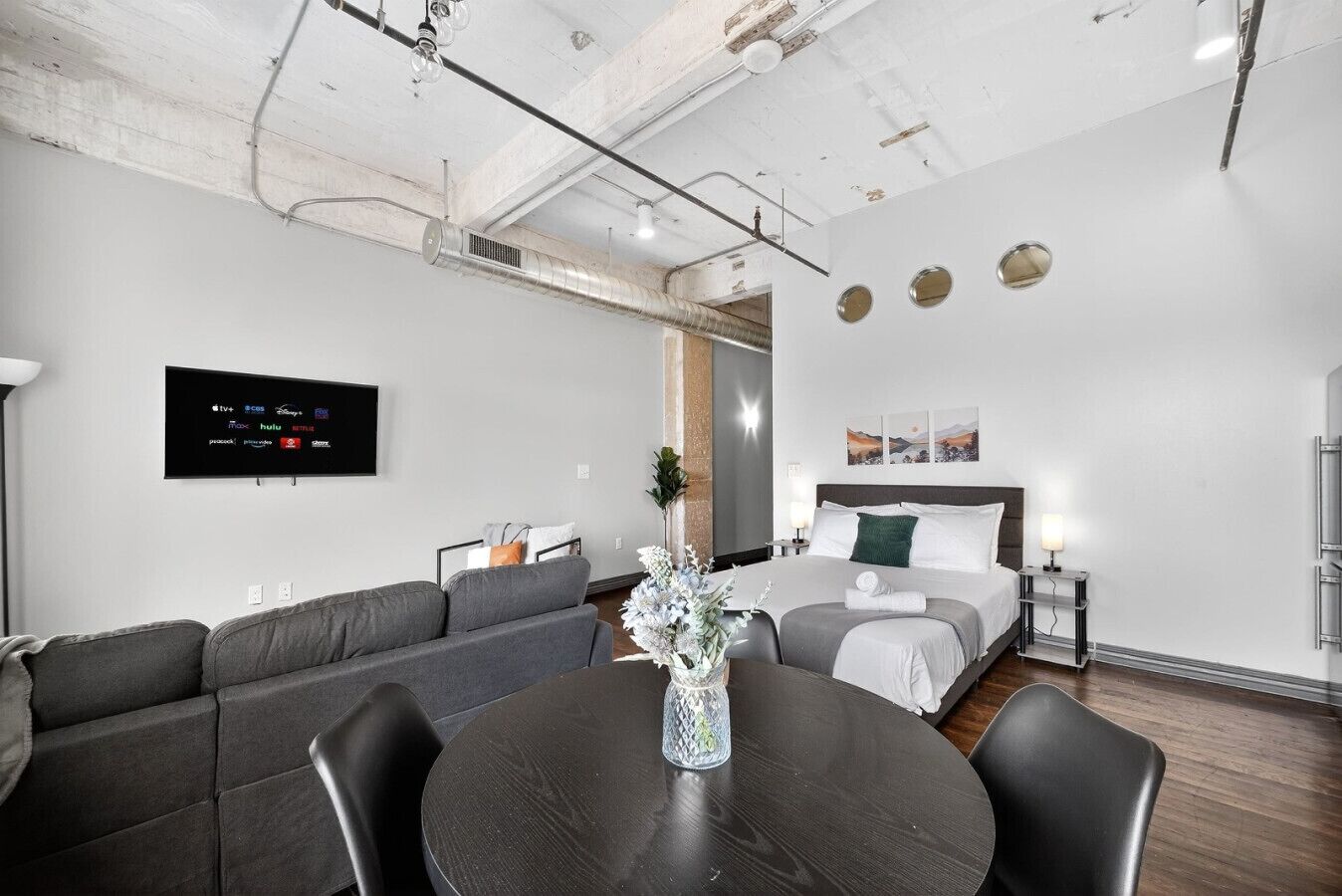 Desk, iron/ironing board, travel cot, WiFi