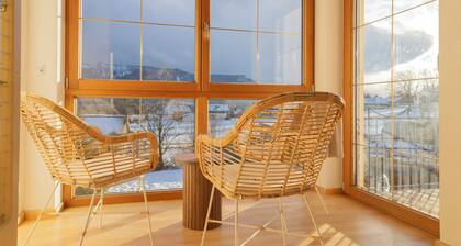 áŠLiboria | Bright balcony apartment by the lake