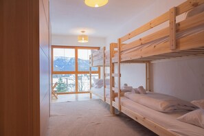 3 dormitorios, tabla de planchar con plancha, Internet y ropa de cama