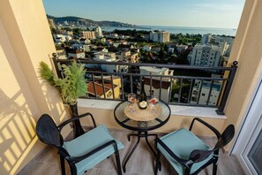 Căn hộ Deluxe, ban công, quang cảnh thành phố | Khu ẩm thực ngoài trời