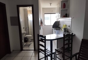 Serviettes fournies, papier toilette