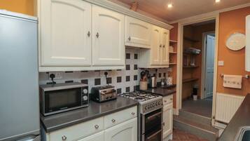 Batterie de cuisine, vaisselle et ustensiles