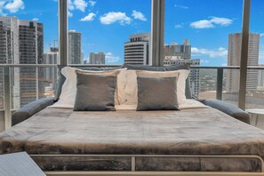 1 bedroom, iron/ironing board, WiFi, bed sheets - Luxury 1BR | Rooftop Pool | Walk to FIFA Fan Fest (Miami)